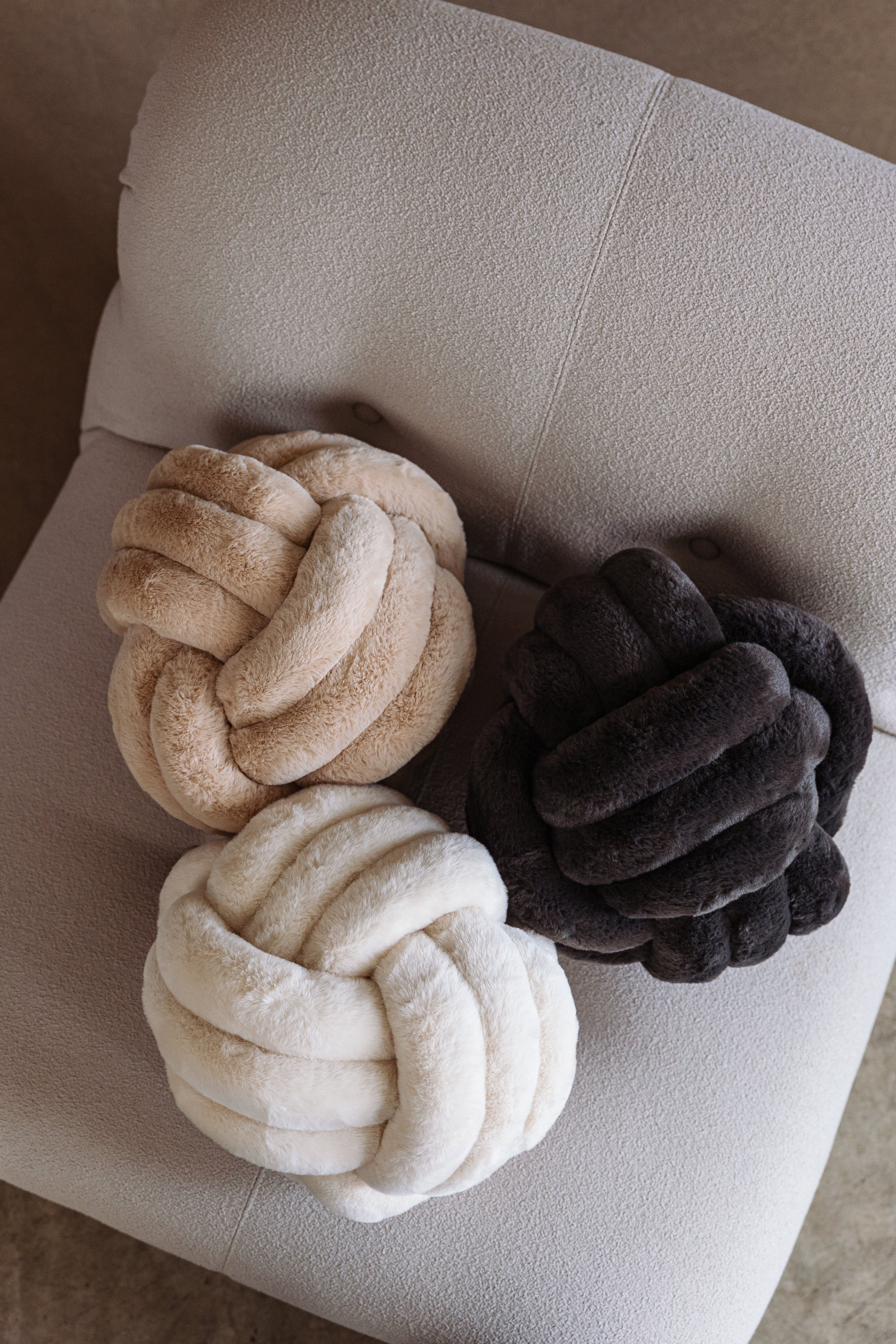 Knotty Pillow Sand - Image 3